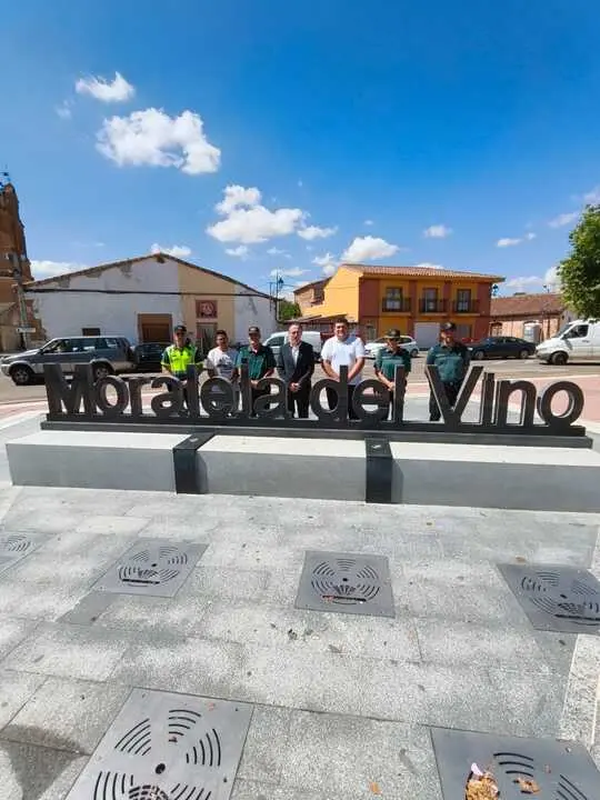 El subdelegado junto con los participantes en la reuni&oacute;n celebrada en Moraleja del Vino