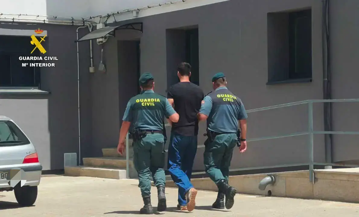 Detenido por los incendios en Sanabria custodiado por la Guardia Civil. Imagen de archivo