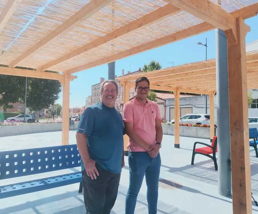 Guarido y Pablo Novo en la plaza de Cantero Raposo de Pinilla