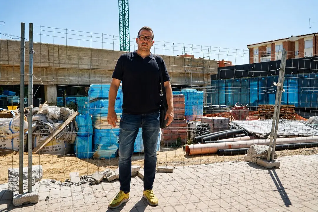 I&Ntilde;AKI G&Oacute;MEZ, EN LAS OBRAS DEL CENTRO C&Iacute;VICO