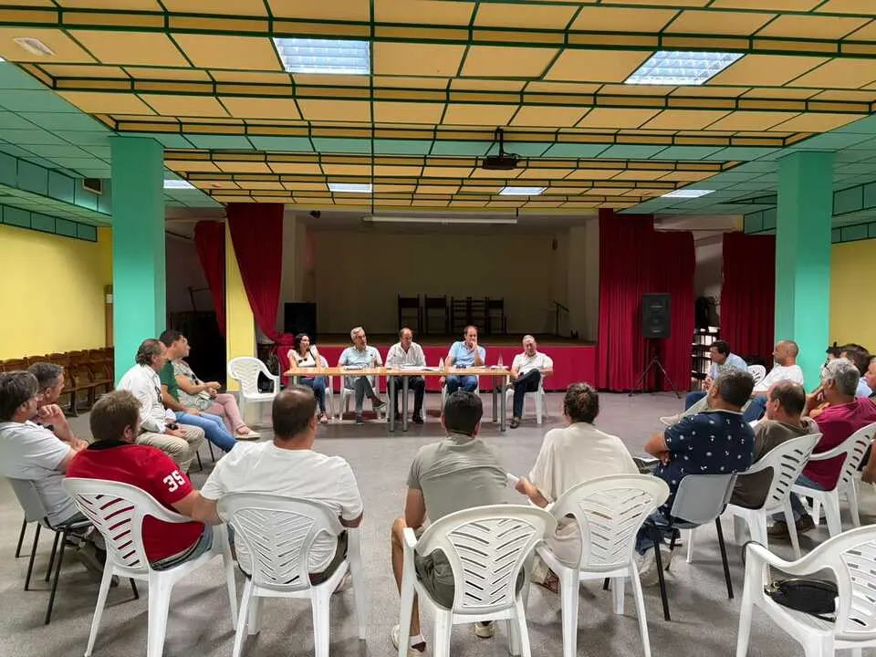 reuni&oacute;n Agricultura y agricultores por el Newcastle Valladolid