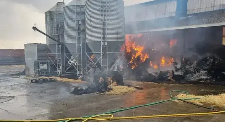 Imagen de archivo del incendio en una nave de la provincia de Zamora