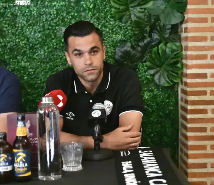 Dani Hern&aacute;ndez, en la rueda de prensa de su presentaci&oacute;n. Foto SalamancaAldia
