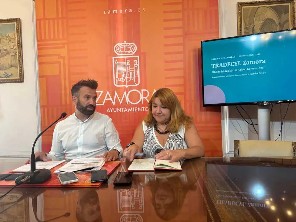 teniente de alcalde, David Gago, y la responsable auton&oacute;mica de TRADE Castilla y Le&oacute;n, Ana Mar&iacute;a Vallejo