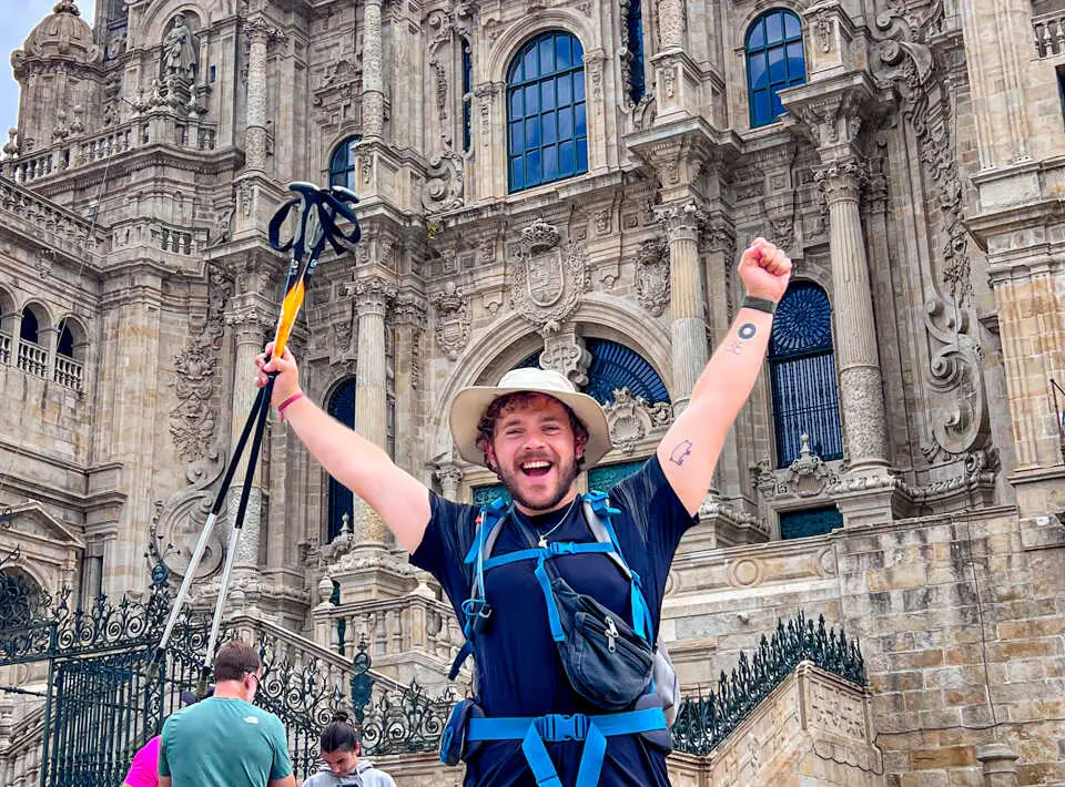 Fran Donado celebra la llegada a Santiago de Compostela