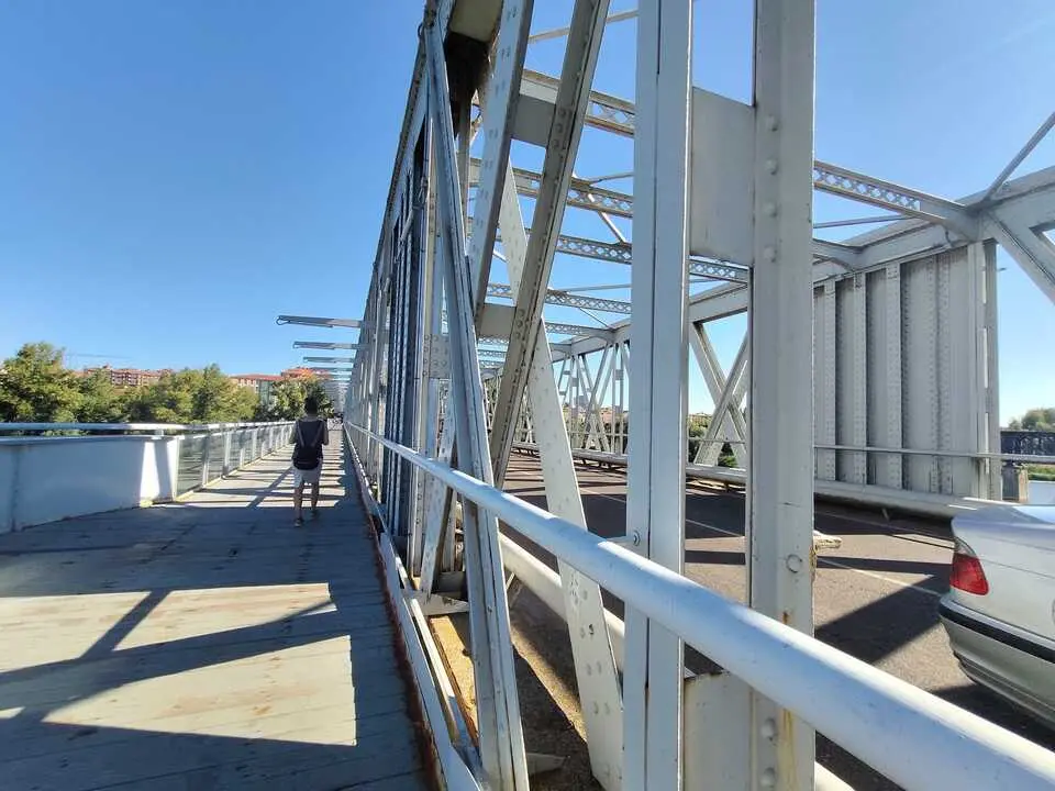 Vista del Puente de Hierro de Zamora