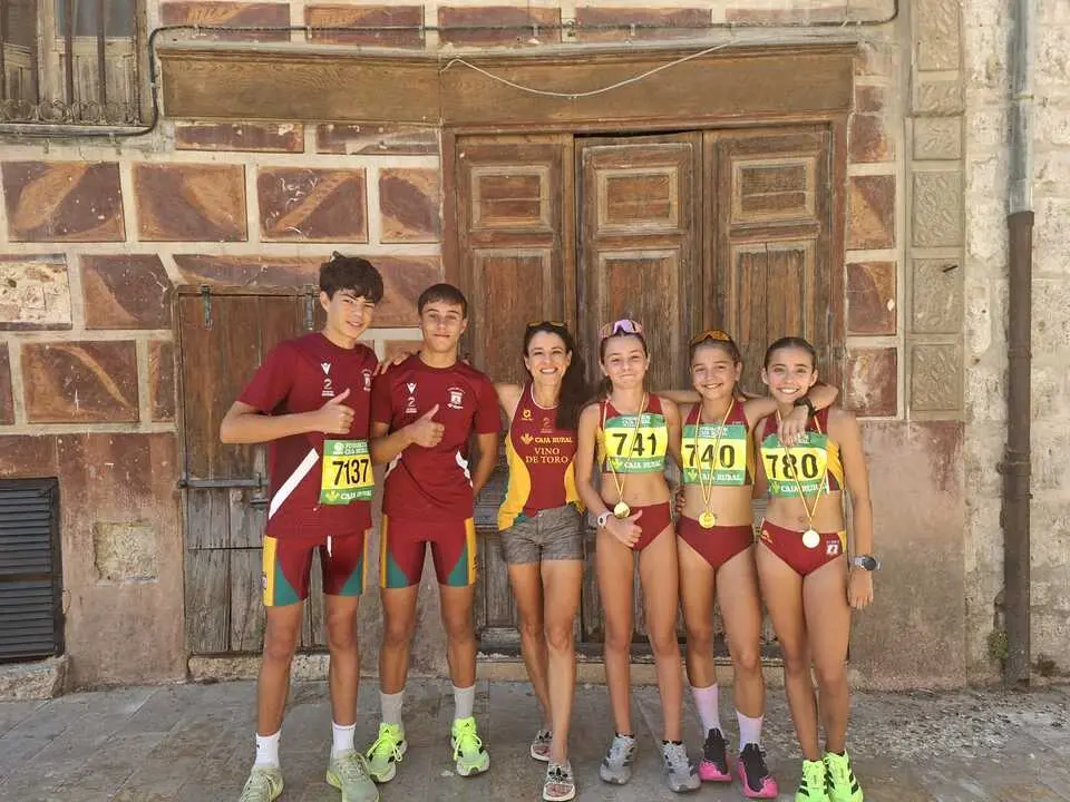 Grupo de Menores con la campeonisima Veronica Sanchez