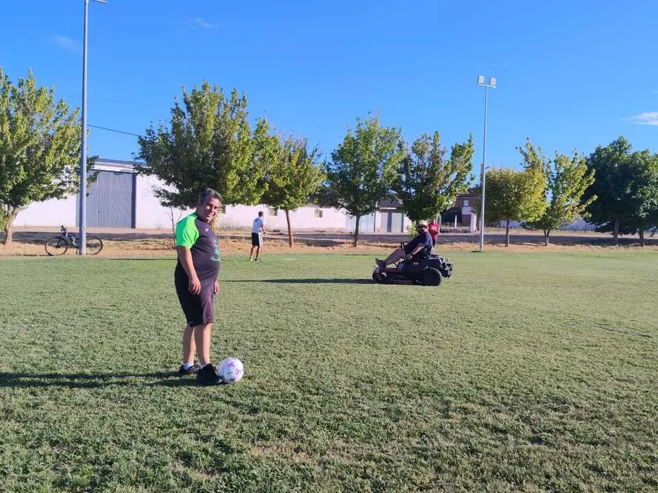 &Oacute;scar Miranda en el campo donde se jugar