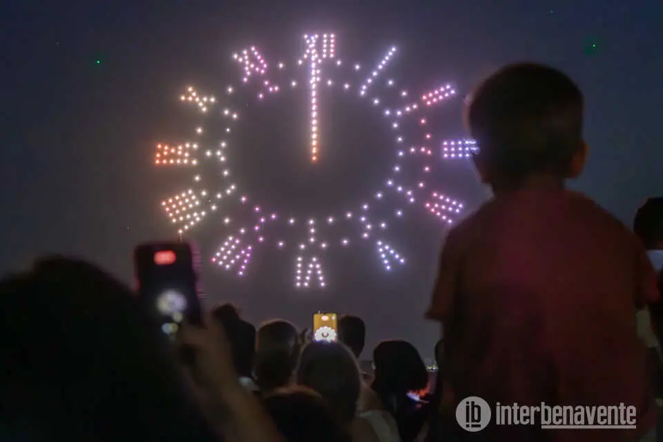 Noche de drones en Benavente. Foto Interbenavente