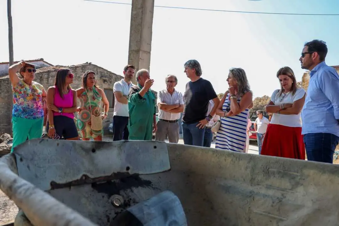 El secretario general del PSOECyL visita varios municipios de la comarca de Sayago, afectados por el fuego