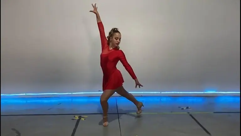 La zamorana Lis en el inicio de su baile