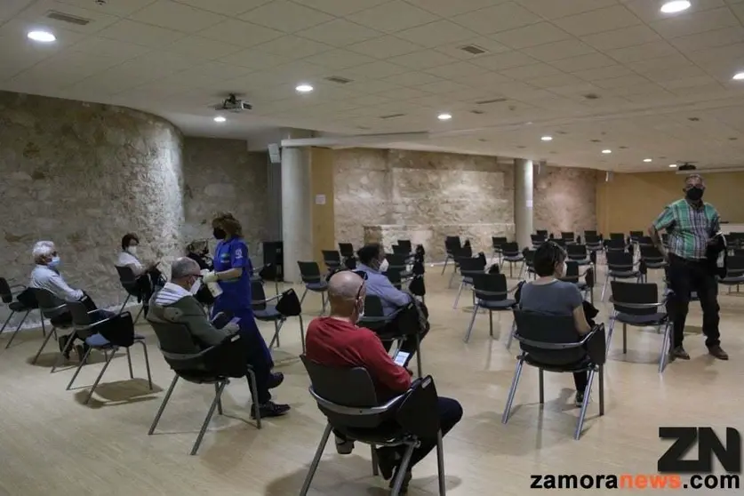 Campaña vacunación masiva en el teatro Ramos Carrión