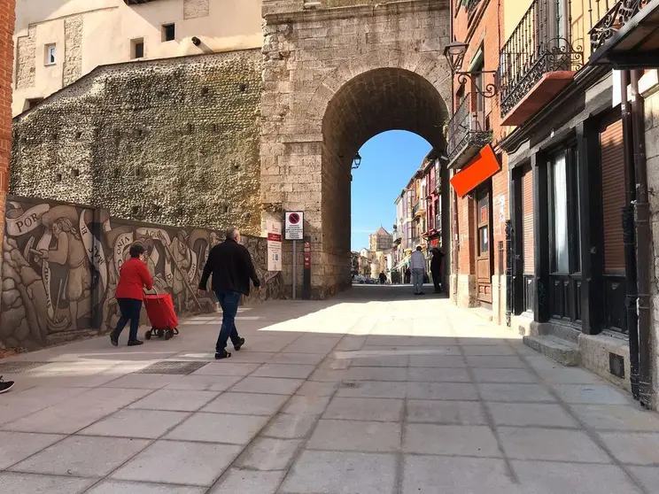 Viandantes por la calle