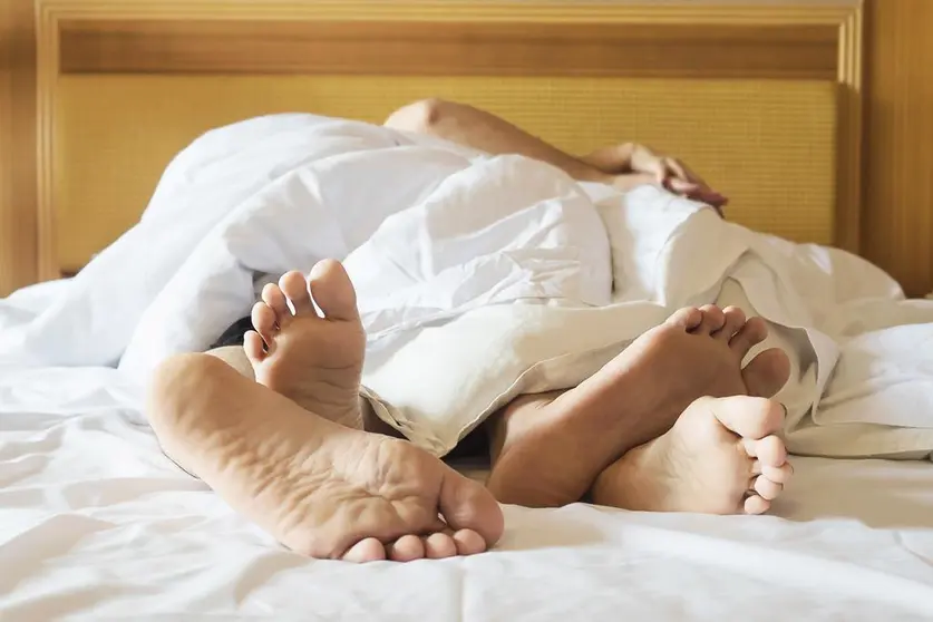Una pareja en la cama