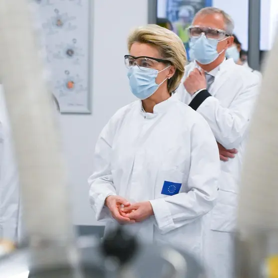 Úrsula Von der Leyen durante una visita a una de las plantas de producción de las vacunas antiCovid