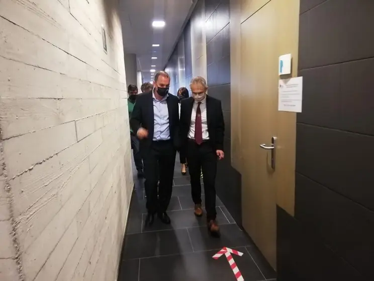 El prsidente de la Diputación y el Rector de la Universidad de Salamanca visitando el Parque Científico de la USAL.