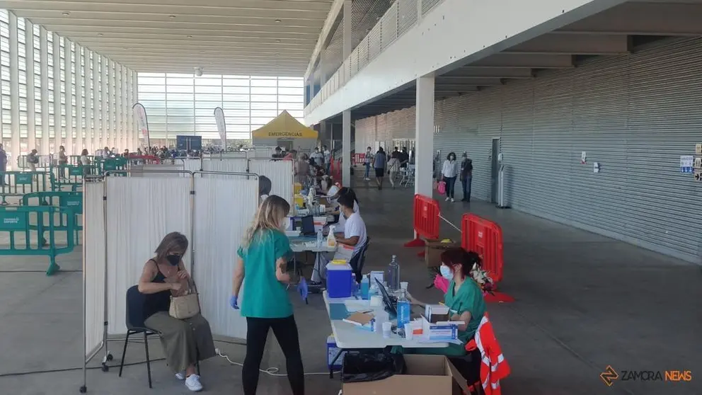 Vacunación en el recinto ferial de IFEZA