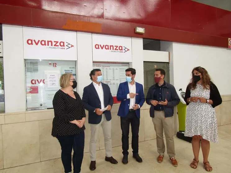 Marian Martínez, Íñigo Prado, Antidio Fagúndez, Luciano Huerga y Sandra Veleda en la rueda de prensa celebrada hoy
Viernes en la Estación de Autobuses de Benavente