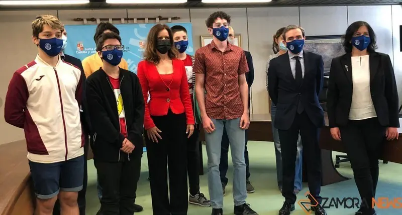 Entrega premios Consumópolis a los cinco alumnos premiados del IES Maestro Haedo