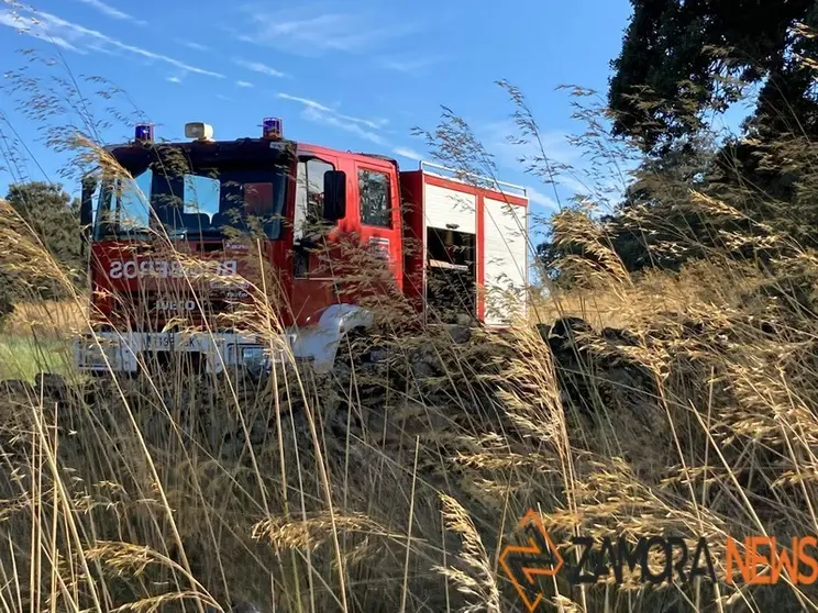 Bomberos de Bermillo actuando en el fuego de Moral de Sayago