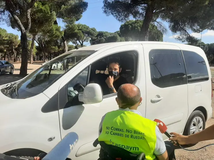 Voluntarios durante la nueva campaña para conciencias sobre los peligros del exceso de velocidad