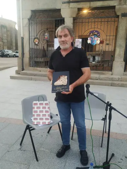 José Lorenzo Fernández durante la presentación de su libro en Bermillo de Sayago