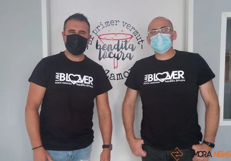 Antonio Gayoso y Miguel Domínguez, en la tienda de Morales del Vino
