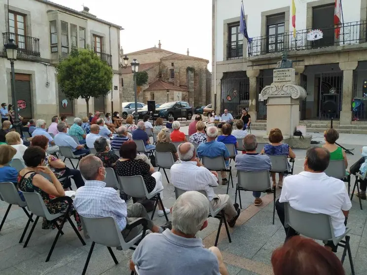 Presentación del "Diccionario del habla de Sayago" en Bermillo. Fotografía: CEDIDA
