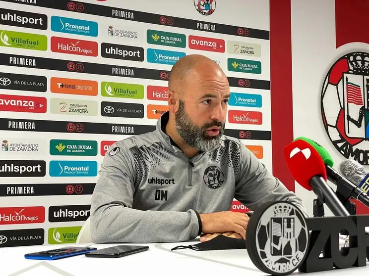 David Movilla, entrenador del Zamora CF atiende a los medios de comunicación, en la previa ante el Rayo Majadahonda. | FOTO: Zamora CF