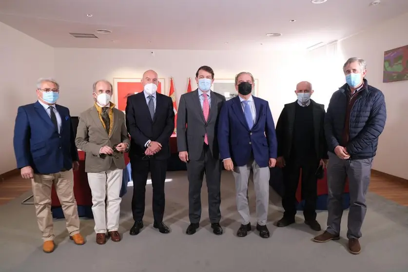 PRESIDENTE+REUNIÓN+ASOCIACIÓN+TOROS+LIDIA-5