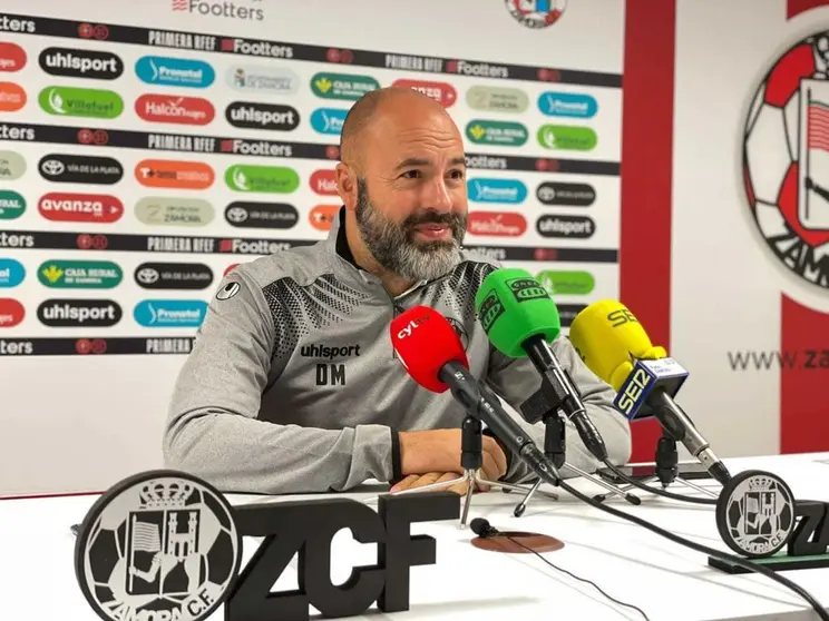 David Movilla, entrenador del Zamora CF, atiende a los medios de comunicación. | FOTO: Zamora CF