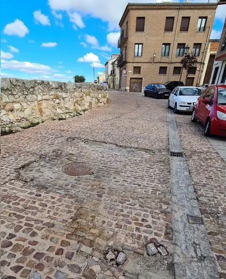 Suelo empredrado en Ronda Santa María la Nueva