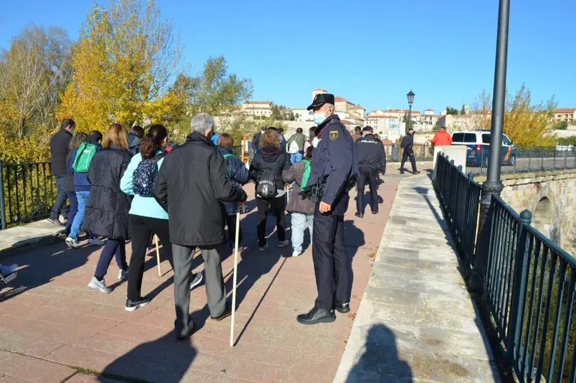 policía virgen del yermo