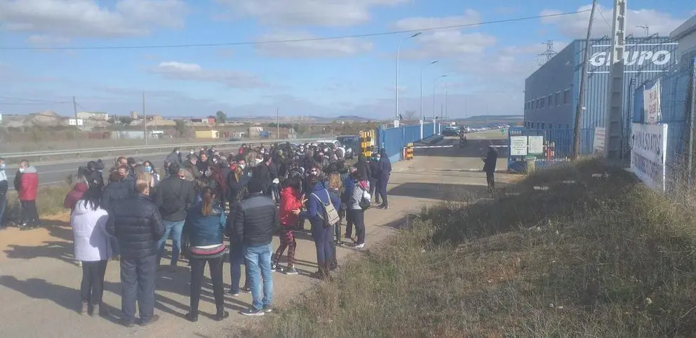 Concentración de trabajadores en Siro
