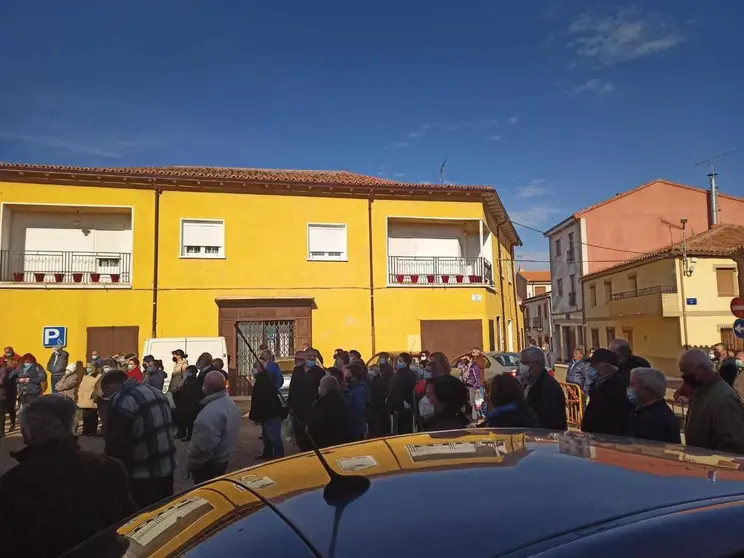 Concentración a favor de la sanidad rural en Tábara