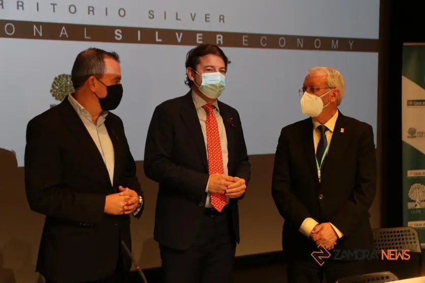 Presidente de la Junta de Castilla y León, Alfonso Fernández Mañueco y el presidente de la Diputación de Zamora, Francisco Requejo en la presentación de la III edición del Congreso Silver Economy. | FOTO: Marcos Vicente