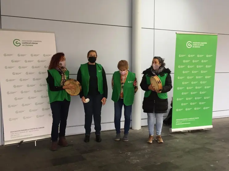 Mujeres de la Asociación Etnográfica Bajo Duero de Zamora (voluntarias de la AECC de Zamora)