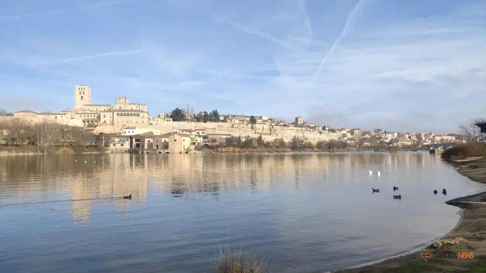 Vista de Zamora desde la playa de Los Pelambres