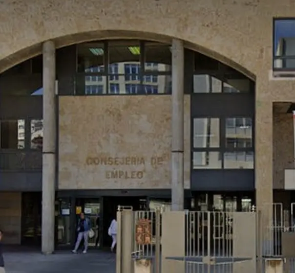 Fachada de la Consejería de Empleo de la Junta