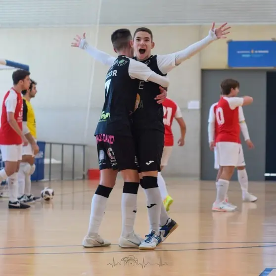 Alejandro celebra un tanto del River