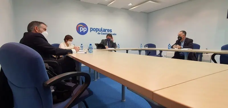 Mañueco con representantes del CSIF