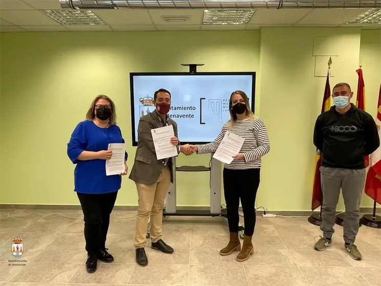 Firma del convenio de colaboración en Benavente