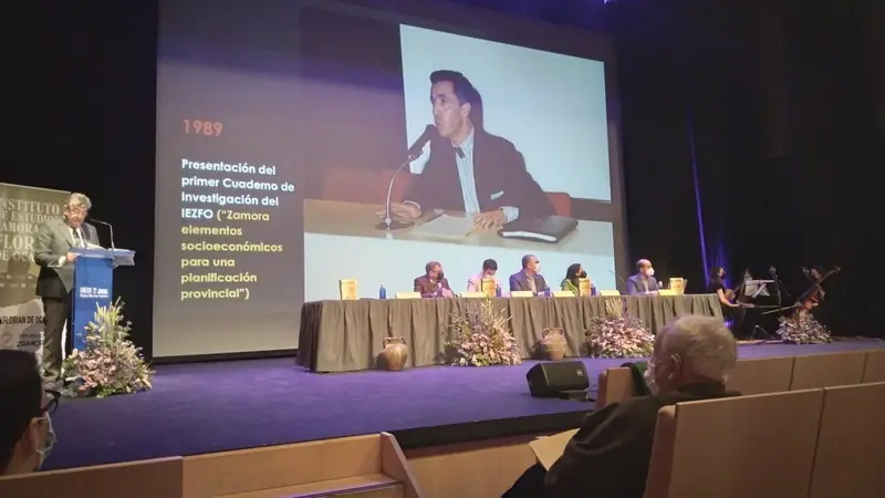 Homenaje a Miguel Ángel Mateos en el Teatro Ramos Carrión