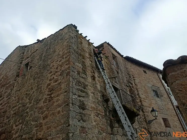 Los bomberos intervienen en una vivienda de Fermoselle