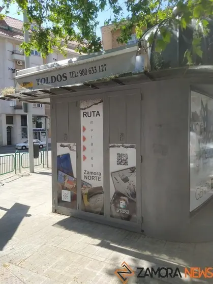 Las placas instaladas en el quiosco municipal