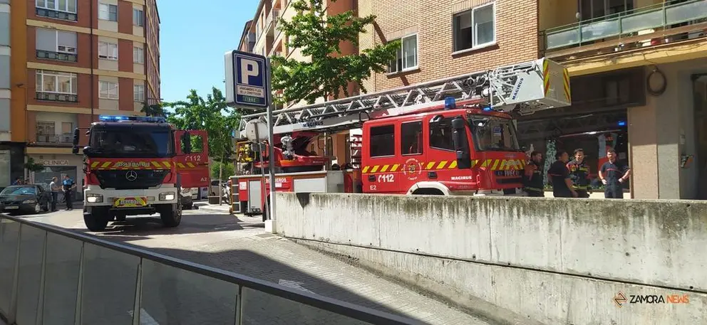 Intervención de los bomberos en una vivienda en pleno centro de Zamora