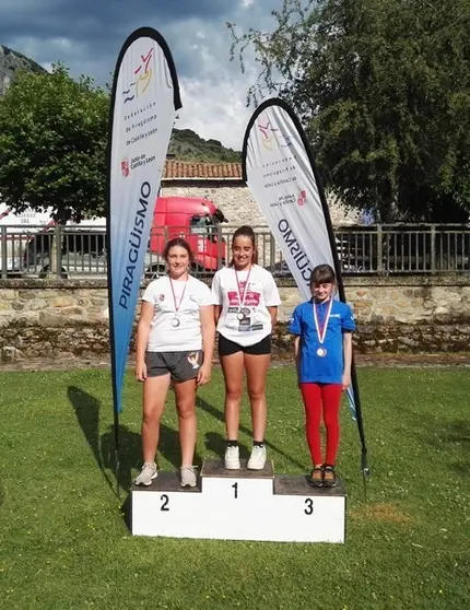 Ariadna Fernández en el podio