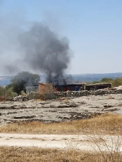 Columna de humo en Villalcampo. Foto cedida