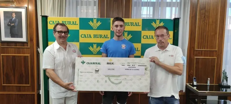 Acto de entrega del dinero en Caja Rural