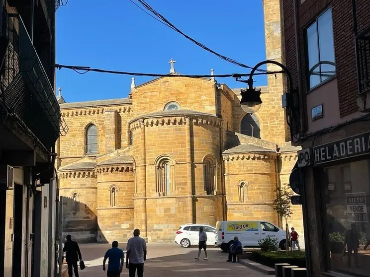 Cámara de vigilancia de tráfico en el centro de Benavente